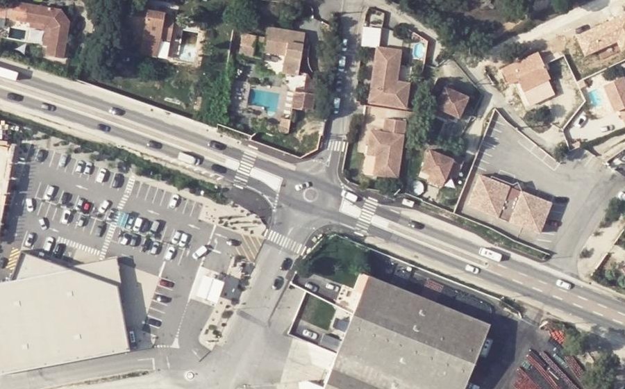 Vue aérienne du Rond-point anonyme n°1303802567