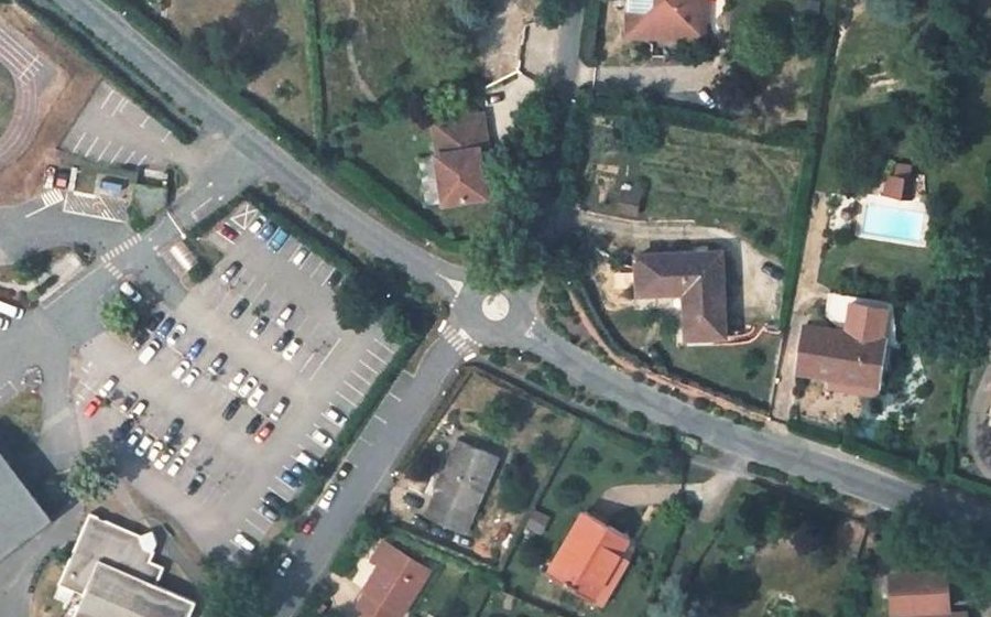 Vue aérienne du Rond-point anonyme n°1303855924