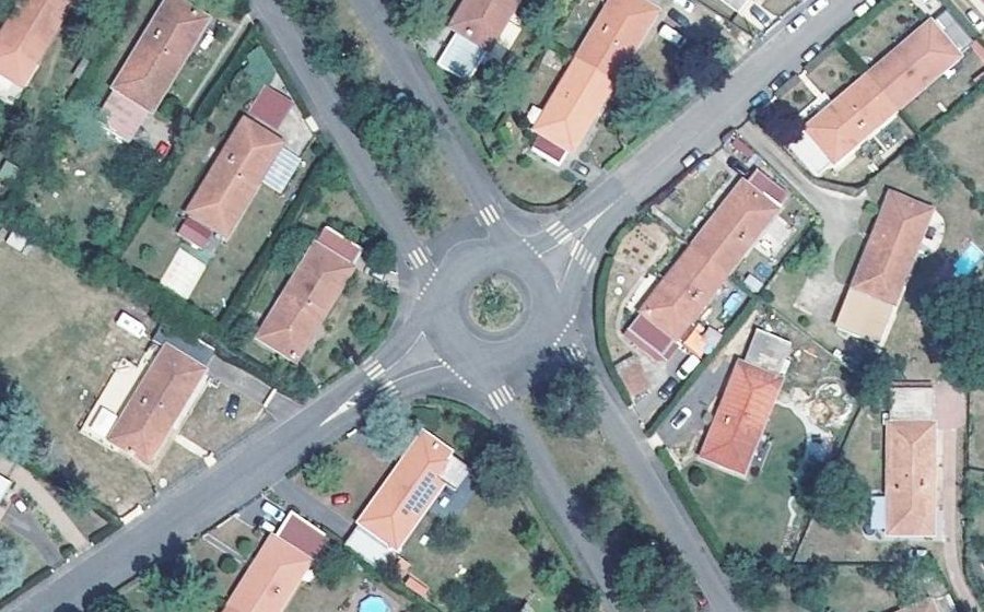 Vue aérienne du Rond-point anonyme n°130395503