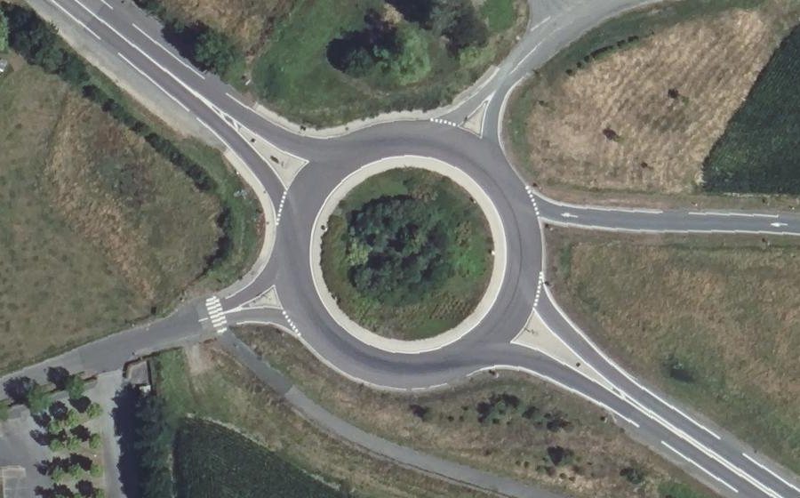 Vue aérienne du Rond-point anonyme n°1304076612