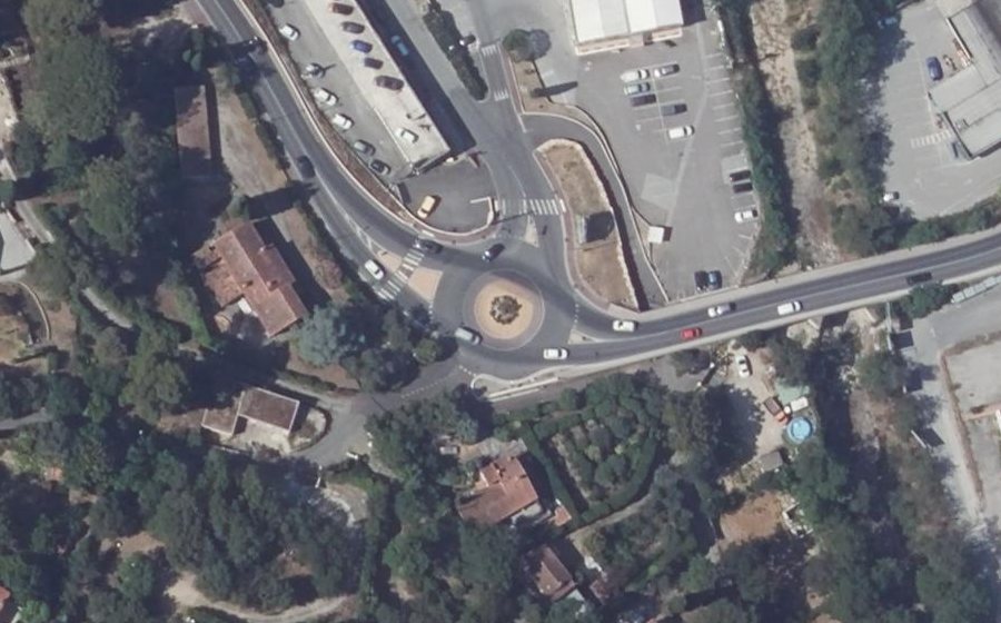 Vue aérienne du Rond-point anonyme n°1304212046