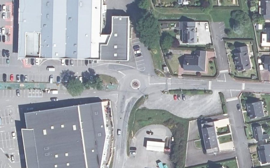 Vue aérienne du Rond-point anonyme n°130436941