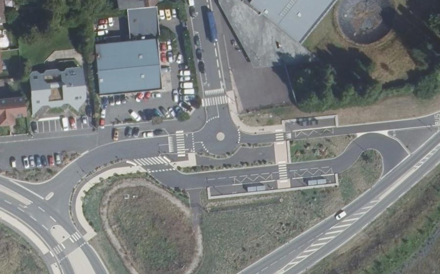 Vue aérienne du Rond-point anonyme n°1304388166