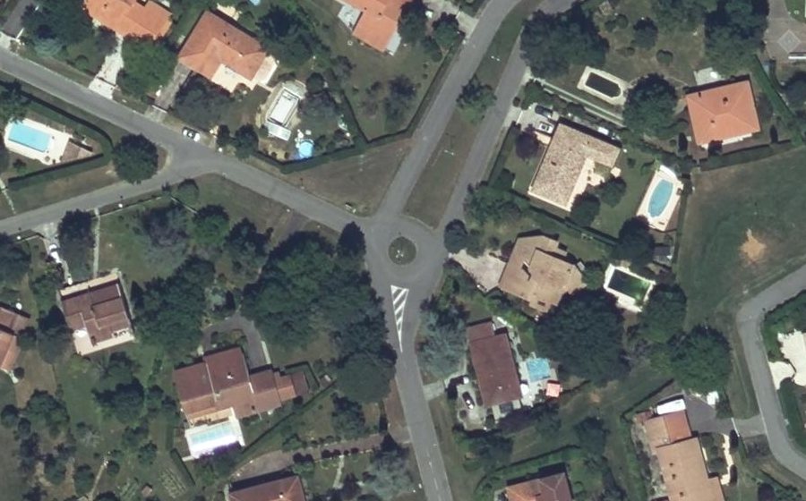 Vue aérienne du Rond-point anonyme n°130535886