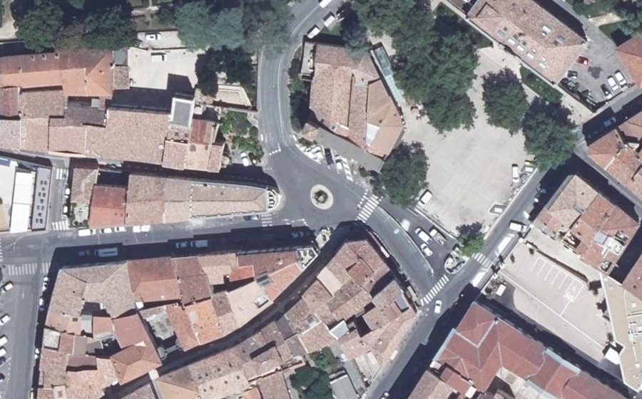 Vue aérienne du Rond-point anonyme n°1305417885