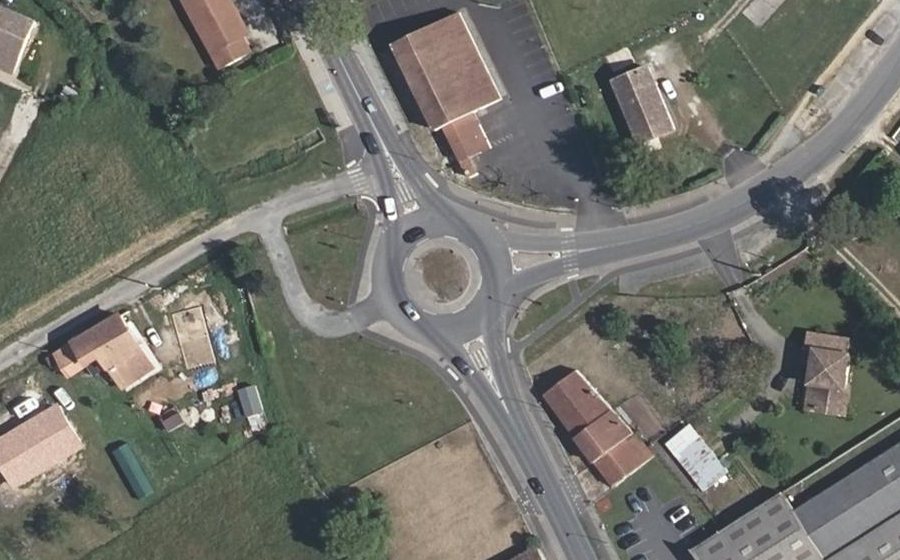 Vue aérienne du Rond-point anonyme n°1305418791
