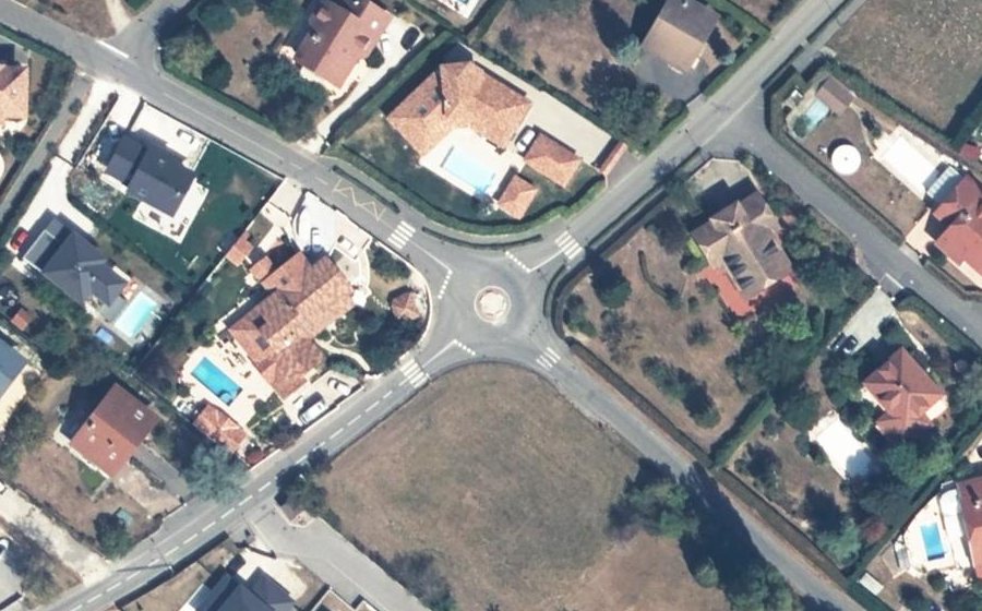 Vue aérienne du Rond-point anonyme n°1305428538