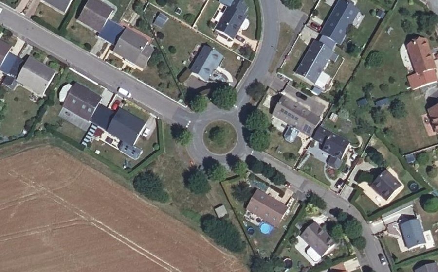 Vue aérienne du Rond-point anonyme n°130559008