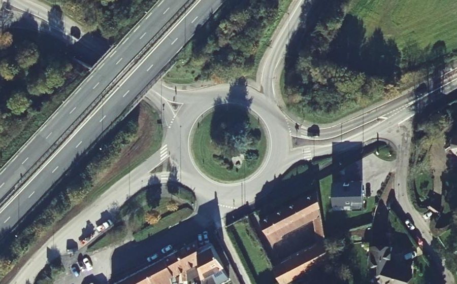 Vue aérienne du Rond-point anonyme n°13057103
