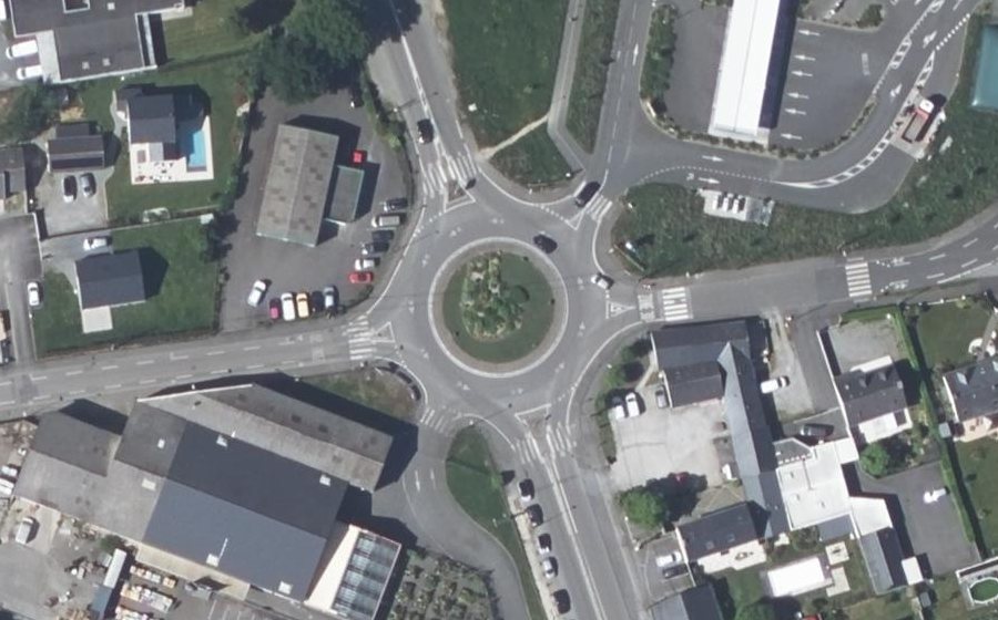 Vue aérienne du Rond-point anonyme n°130581347