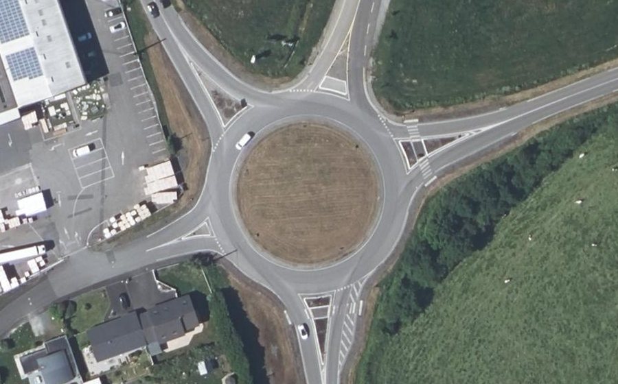 Vue aérienne du Rond-point anonyme n°130581555