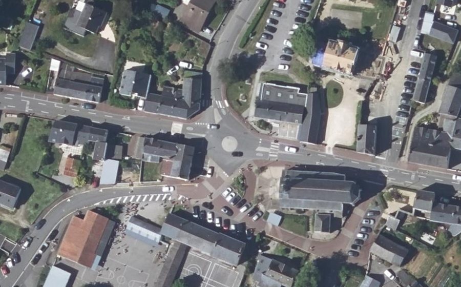Vue aérienne du Rond-point anonyme n°130582167