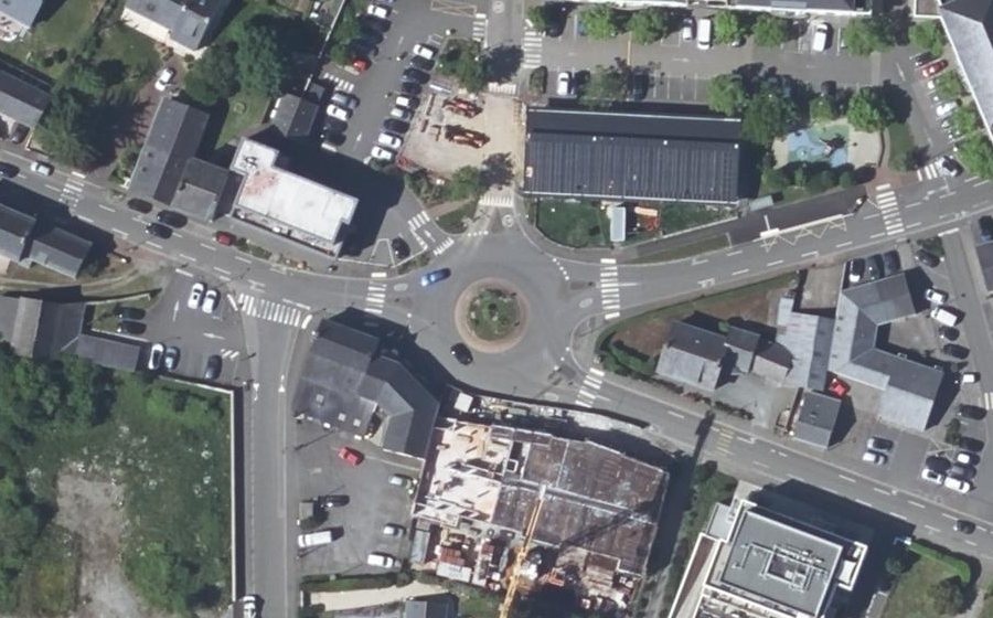 Vue aérienne du Rond-point anonyme n°130582315