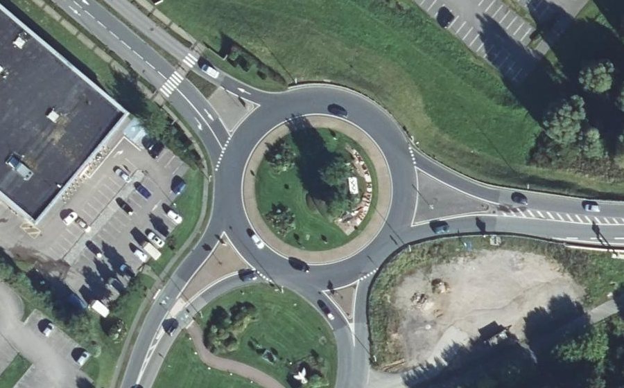 Vue aérienne du Rond-point anonyme n°13061374
