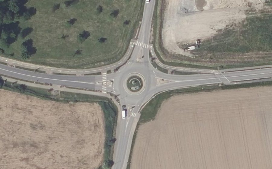 Vue aérienne du Rond-point anonyme n°1306196223