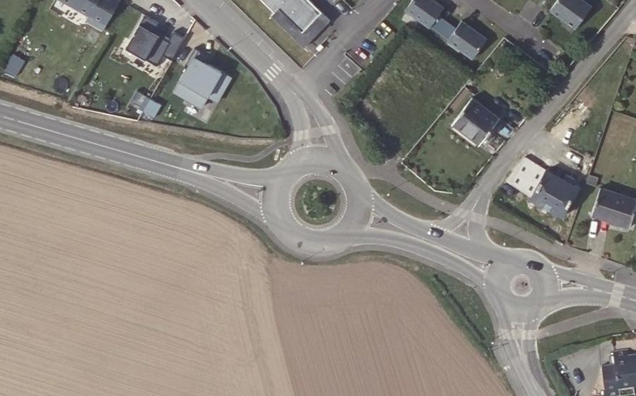 Vue aérienne du Rond-point anonyme n°1306196244