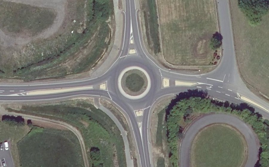 Vue aérienne du Rond-point anonyme n°1306310881