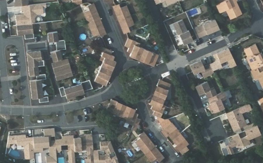 Vue aérienne du Rond-point anonyme n°130631134