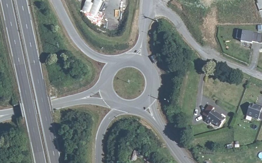 Vue aérienne du Rond-point anonyme n°1306350138
