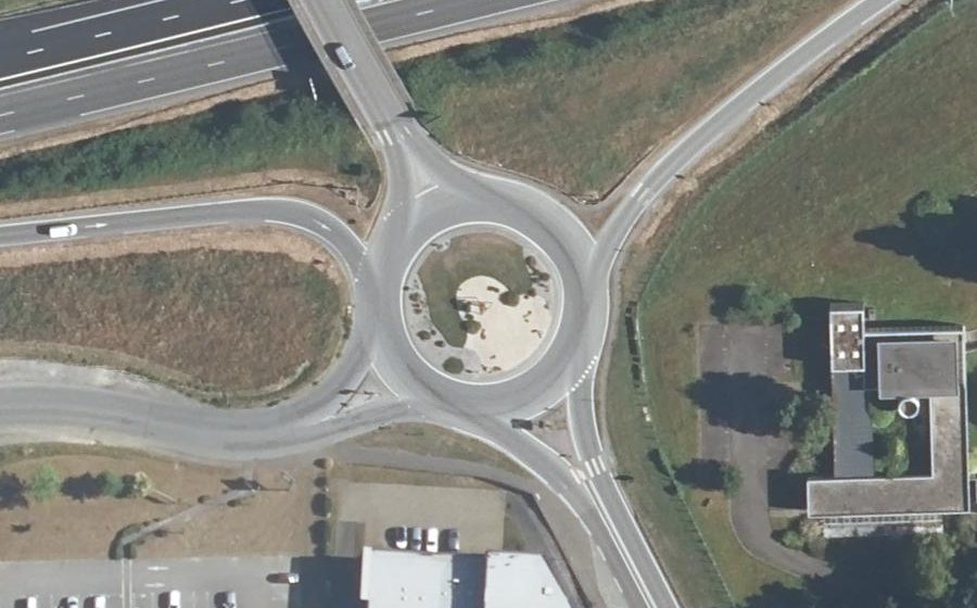 Vue aérienne du Rond-point anonyme n°1306362386