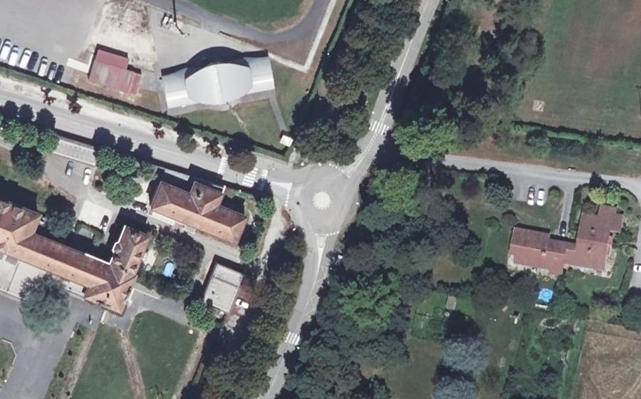 Vue aérienne du Rond-point anonyme n°1306432738