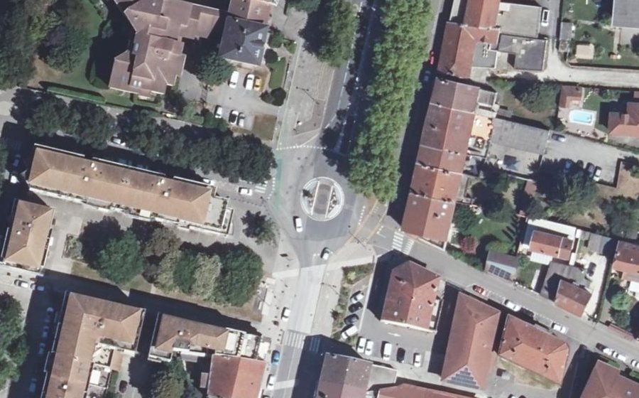 Vue aérienne du Rond-point anonyme n°1306433064