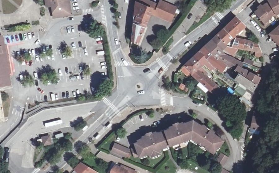 Vue aérienne du Rond-point anonyme n°1306447590