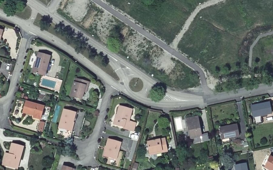 Vue aérienne du Rond-point anonyme n°130656740