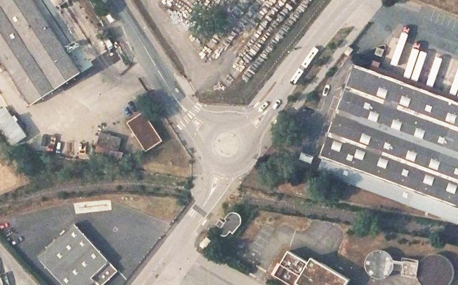 Vue aérienne du Rond-point anonyme n°1306635983