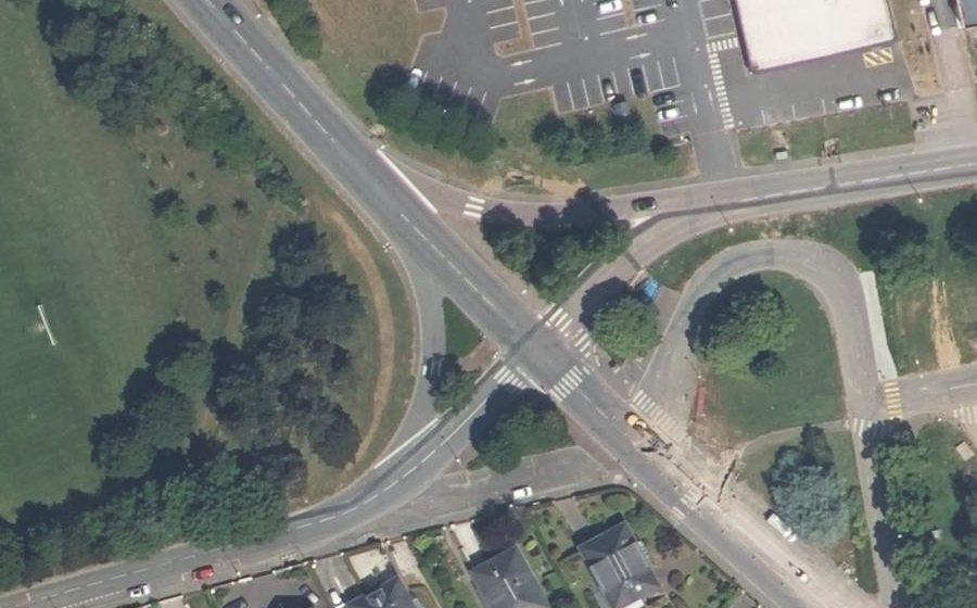 Vue aérienne du Rond-point anonyme n°1306642406