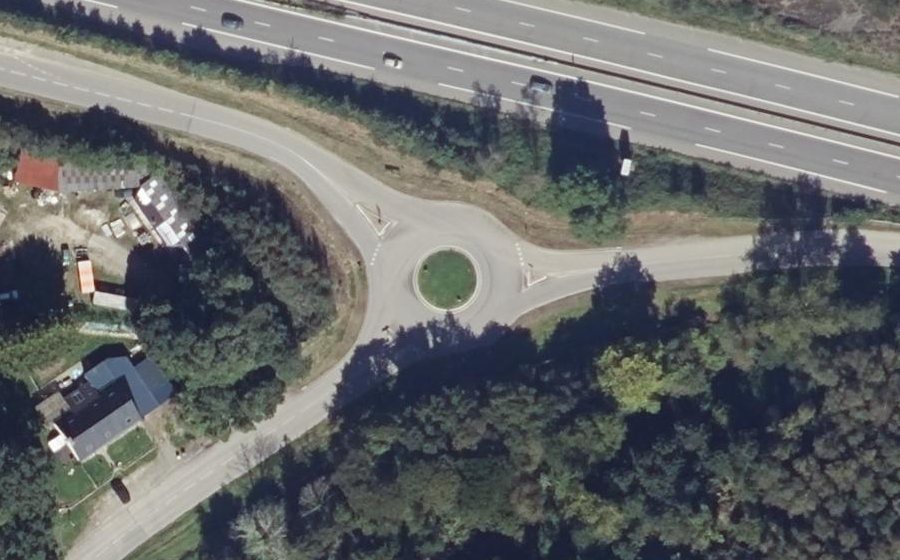 Vue aérienne du Rond-point anonyme n°1306876843