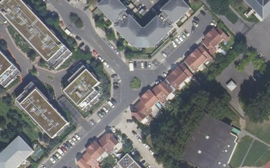 Vue aérienne du Rond-point anonyme n°1306935262