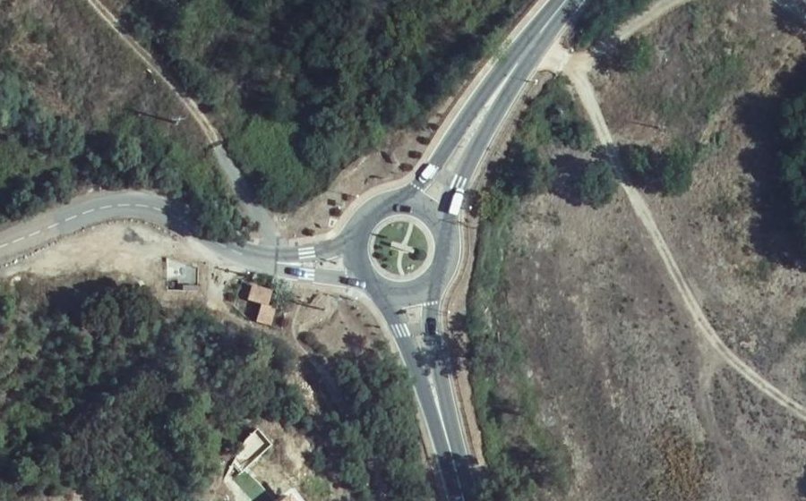 Vue aérienne du Rond-point anonyme n°130700688