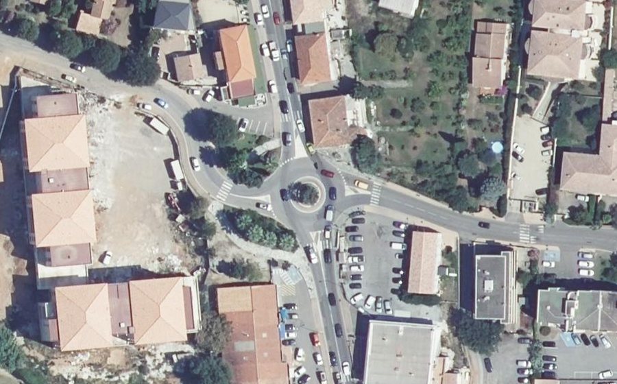 Vue aérienne du Rond-point anonyme n°130702074