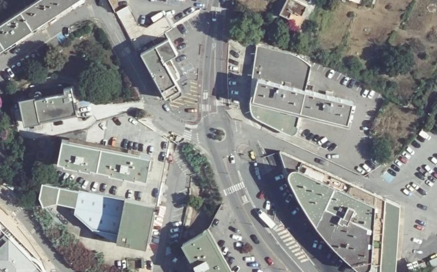 Vue aérienne du Rond-point anonyme n°130705513