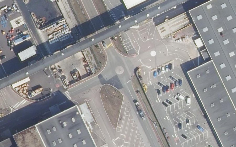 Vue aérienne du Rond-point anonyme n°130753460