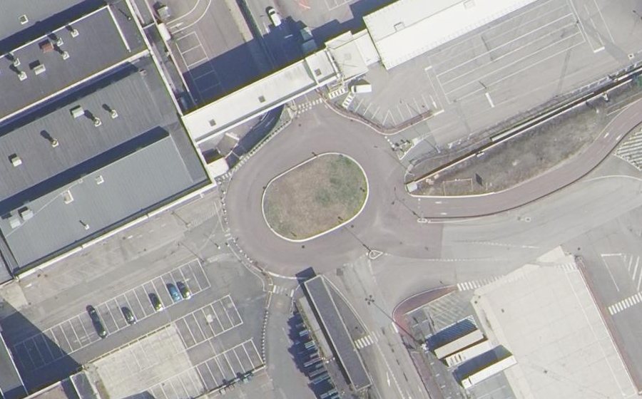 Vue aérienne du Rond-point anonyme n°130753491