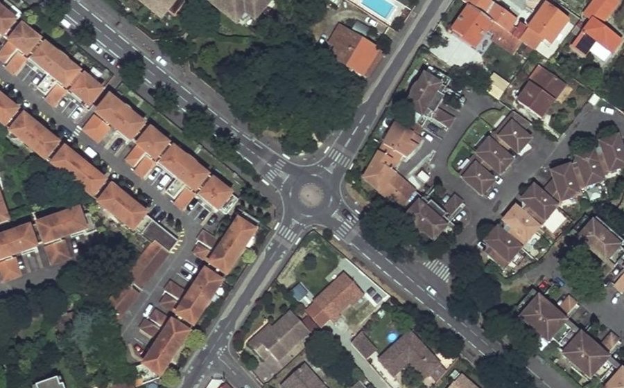 Vue aérienne du Rond-point anonyme n°1307679015