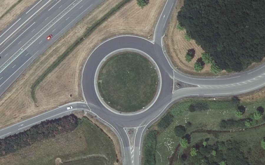 Vue aérienne du Rond-point anonyme n°130774768