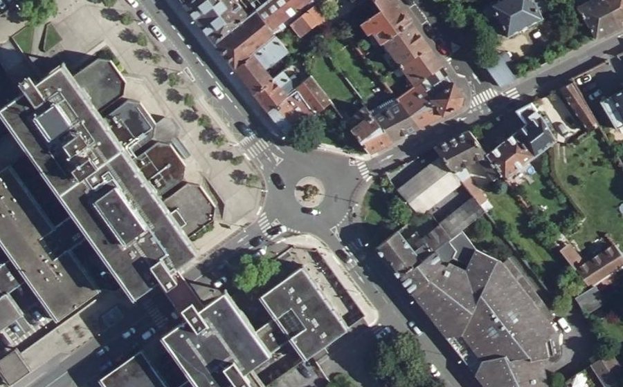 Vue aérienne du Rond-point anonyme n°130774996