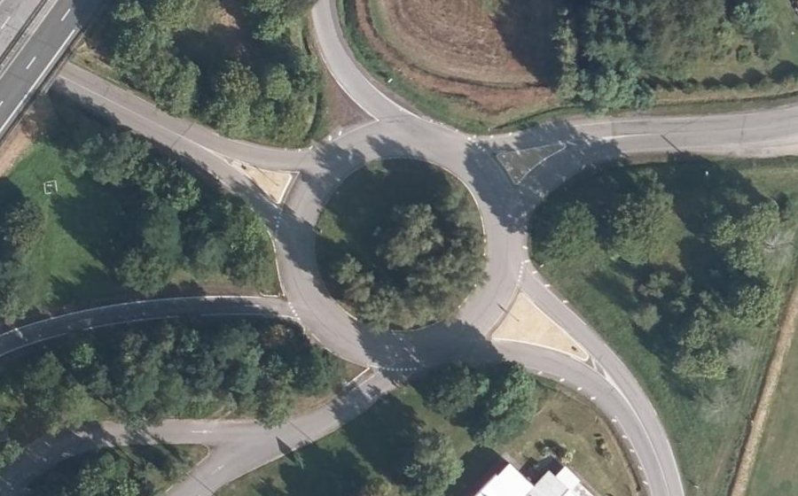 Vue aérienne du Rond-point anonyme n°1307757773