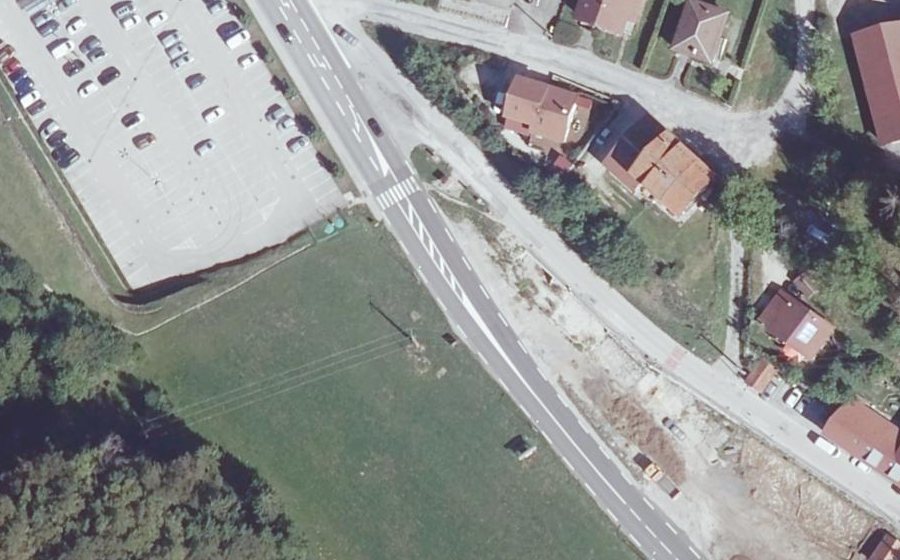 Vue aérienne du Rond-point anonyme n°1307920963