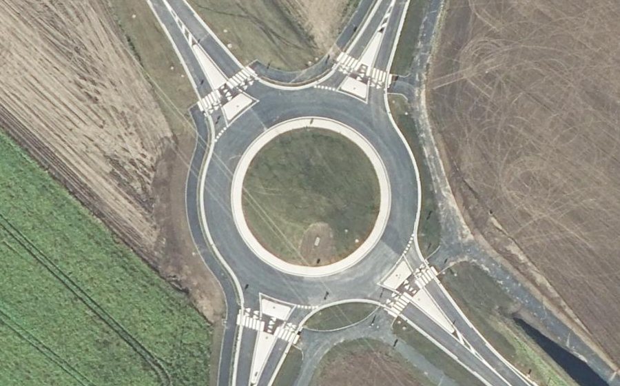 Vue aérienne du Rond-point anonyme n°1307933373