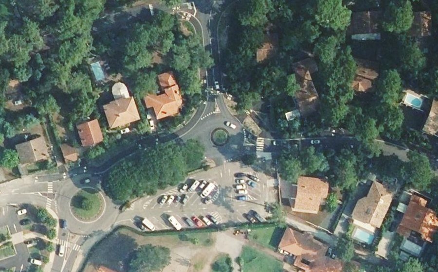 Vue aérienne du Rond-point anonyme n°1308124427