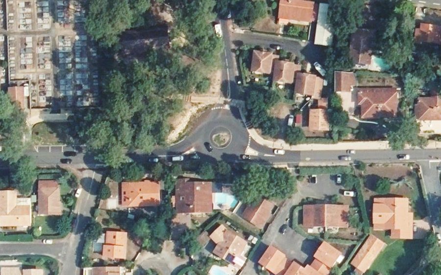 Vue aérienne du Rond-point anonyme n°1308126380