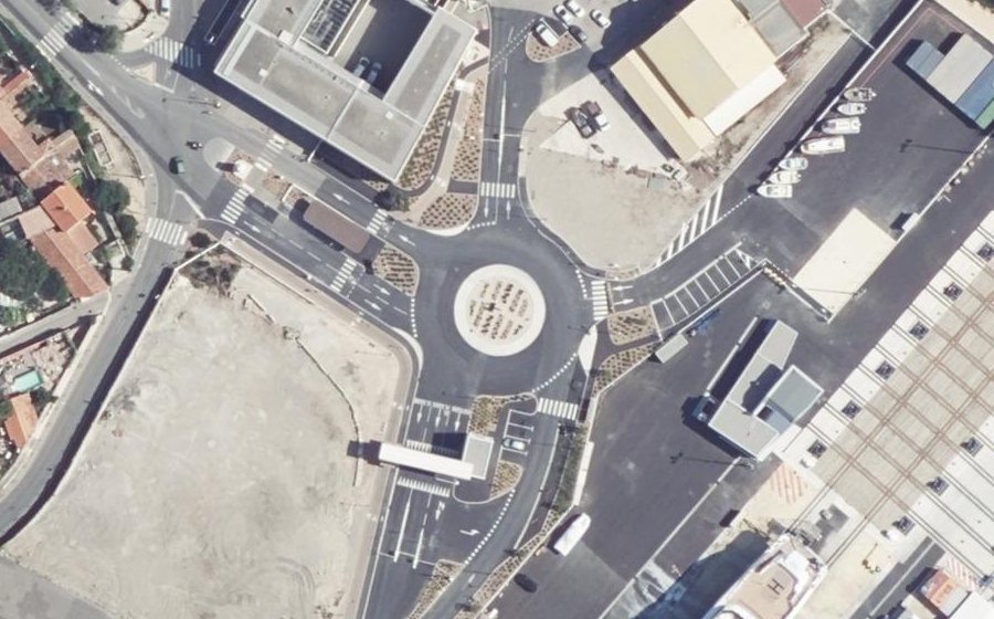 Vue aérienne du Rond-point anonyme n°1308384455