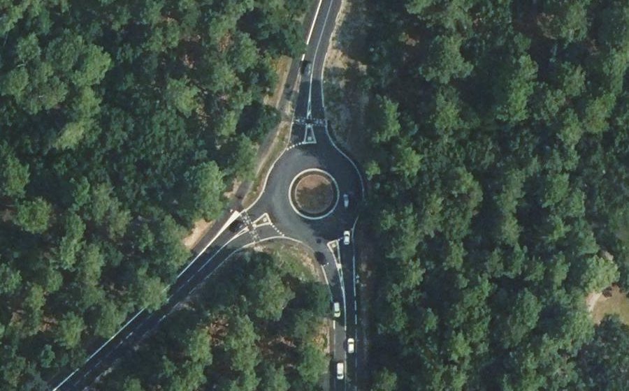 Vue aérienne du Rond-point anonyme n°1308461550