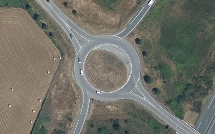 Vue aérienne du Rond-point anonyme n°130851775