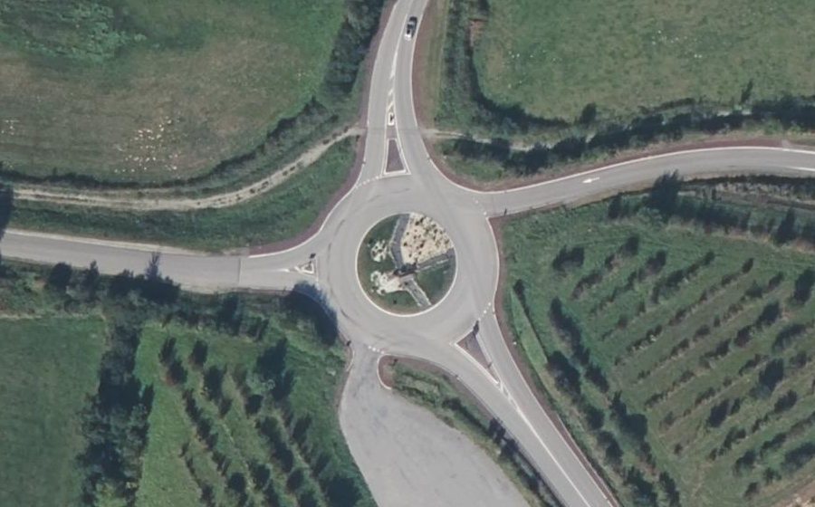 Vue aérienne du Rond-point anonyme n°1308565680