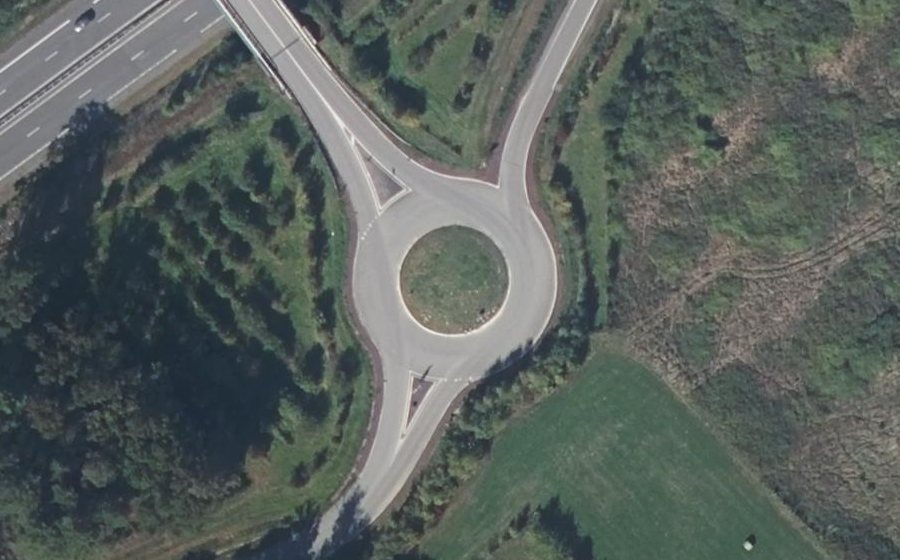 Vue aérienne du Rond-point anonyme n°1308565696